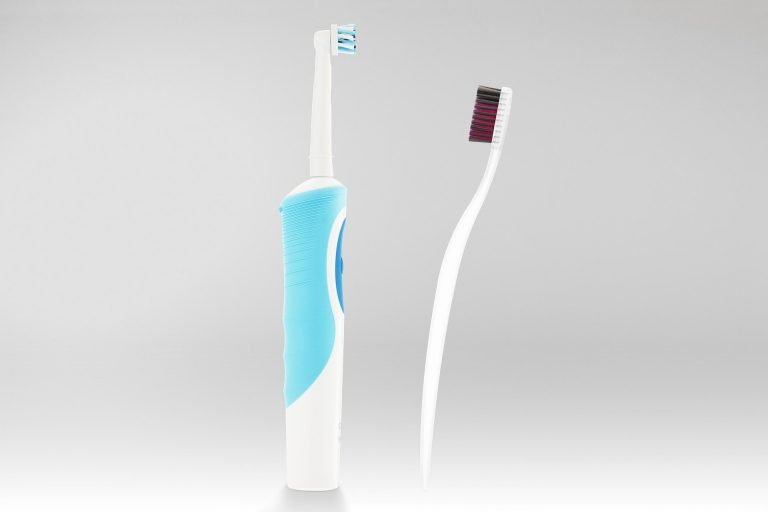 How to Select The Best Electric Toothbrush in Japan From Braun, Philips Sonicare & Metene?